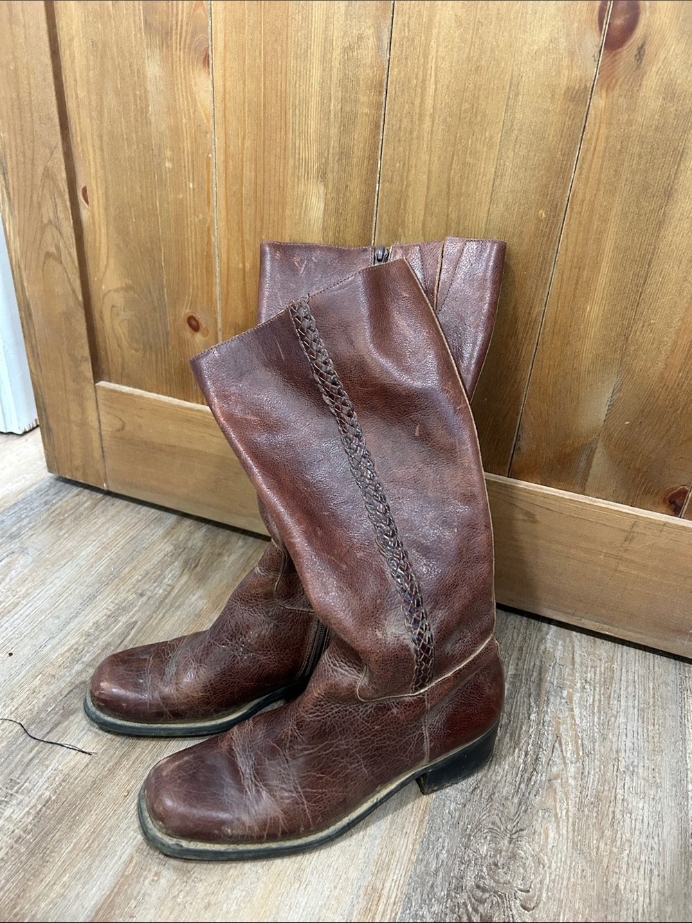 Brown Leather Mid-Calf Riding Boots. leather and full zipper